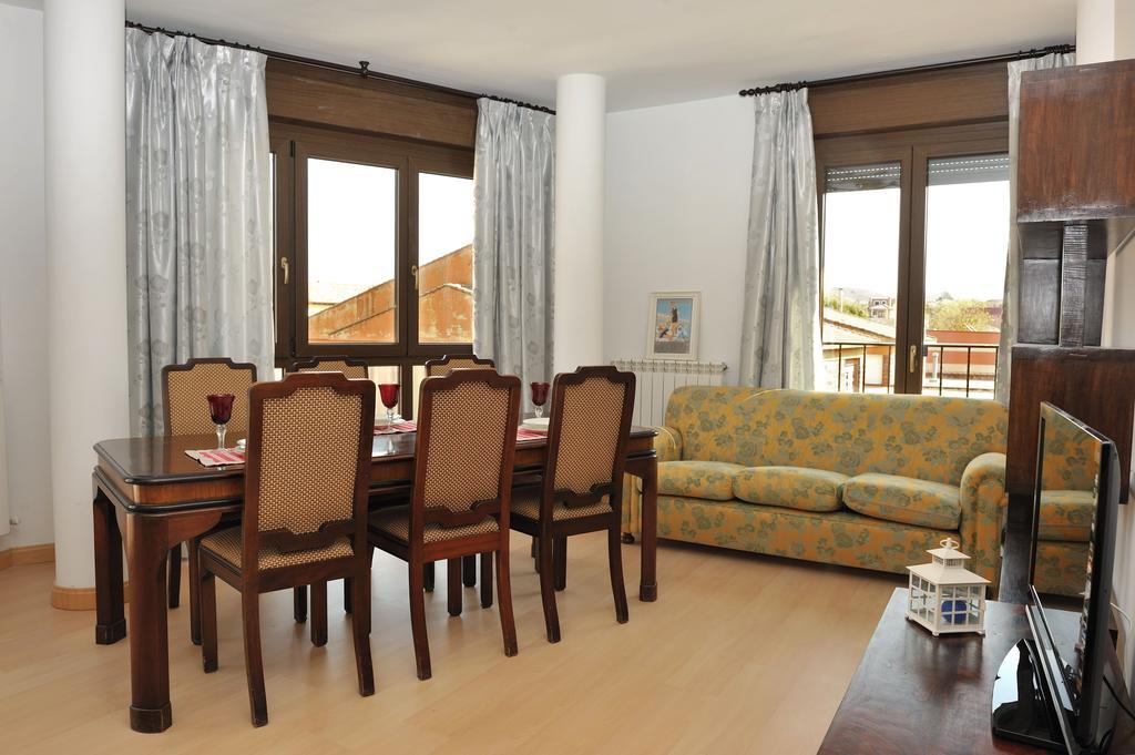 Apartamentos Virrey El Burgo De Osma Rum bild